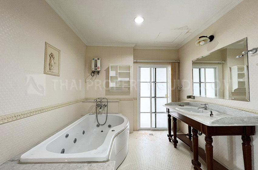 House with Shared Pool in Sukhumvit 